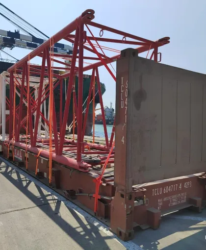 Reloading of a lattice boom section of a crawler crane